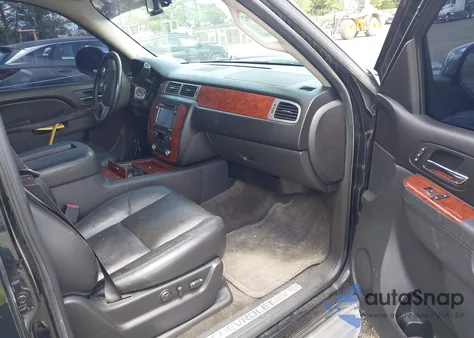 2013 Chevrolet Suburban Ltz z USA, uszkodzony, nr VIN 1GNSKKE73DR101529